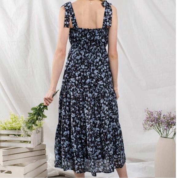NWT Tiered Floral Midi Dress Size Large - Picture 2 of 5
